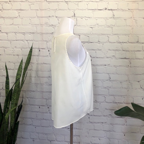 🌸 3/$15 Lush White Sleeveless Blouse - Picture 7 of 8